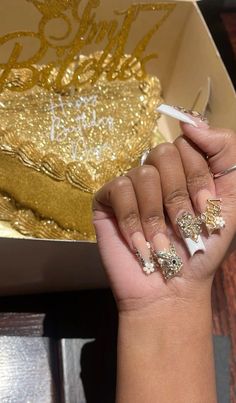 24kt Gold Birthday, Sweet 16 Golden Birthday Ideas, 24kgoldn Aesthetic Birthday, Golden Birthday Photo Shoot, Gold Photoshoot Ideas, Gold Theme Photoshoot, Gold Birthday Photoshoot, Gold Birthday Outfit, Golden Birthday Parties