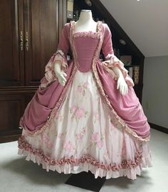 Old Ball Gowns, Historical Gowns, Rococo Fashion, Fancy Wedding Dresses, 18th Century Fashion, Old Dresses, Victorian Clothing, Vintage Gowns