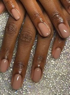 Black Manicure And Pedicure, Natural Neutral Nails, Summer Nail Colors Black Women, Neutral Nails For Dark Skin, Skin Colour Nails, Elegant Nails Black Woman, Short Gel Nails Black Women, Round Toe Nails, Nail Polish Colors Summer 2024