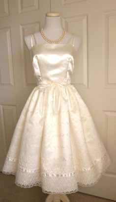 Vintage Style Wedding Dress, Vintage Style Wedding Dresses, Satin Short, Dress Homecoming, Prom Dress Inspiration, Vintage Style Wedding, Birthday Party Dress, Dream Dresses, Fashion Mistakes