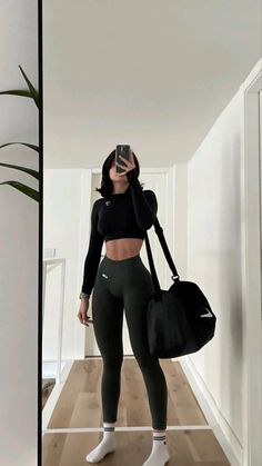 Moda Academia, Modele Fitness, Gymwear Outfits, Skandinavian Fashion, Cute Gym Outfits, Gym Fits, Berlin Fashion, Workout Fits, Fitness Inspiration Body