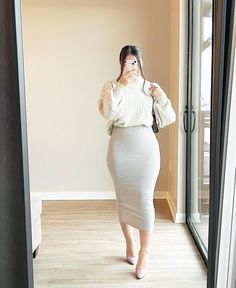 Body Con Dress Outfit Winter, Dress Outfit Winter, Bodycon Skirt Outfit, Neutral Color Outfits, Pretty Black Dresses, Modest Girly Outfits, Holy Girl, Body Con Dress Outfit, Modest Apparel