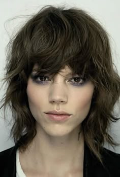 Layered Curly Hair, Short Shag Haircuts, Shaggy Haircuts, Haircuts With Bangs, Medium Length Hair Cuts