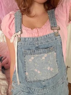 Pink Overalls Aesthetic, Girly Overall Outfits, Coquette Overalls Outfit, Pink Thrifted Outfits, Country Coquette Outfit, Cute Overall Outfits Aesthetic, Coquette Overalls, Pink Overalls Outfits, Cute Overalls Outfits