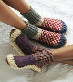 Alpaca Slippers, Sunday Ideas, Diamond Girl, Knitted Socks, Free People Clothing Boutique, Knitted Slippers, 가을 패션, Knitting Inspiration, Knitting Projects