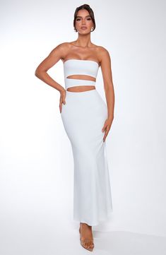 Take their breath away in the Milia maxi, designed in our stretchy, slinky fabric that's double layered to snatch you in all the right places. A strapless neckline and slash details to the body completes the look. 



Colour: White.

Stretch slinky fabric.

Fully lined.

Strapless neckline.

Slashed style cut outs to body.

Hugs the figure.

Invisible zip fastening.

Maxi length.

Model is an XS and is wearing an XS.

 Size: XS, S, M, L, XL, XXL Style Tube Top, Socialite Style, Party Long Dress, Maxi Bodycon Dress, Casual Sundress, Loungewear Dresses, Hip Skirt, Maxi Dress Sale, Strapless Neckline