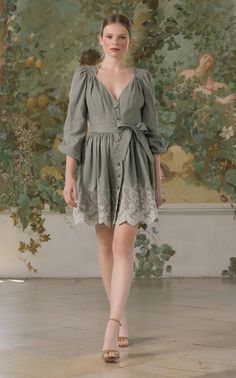 Luxury Elegant Embroidered Linen Dress, Luxury Linen Dresses With Floral Embroidery, Green Embroidered Linen Dress, High-end Elegant Embroidered Linen Dress, V-neck Linen Dress With Floral Embroidery, Vintage Style Blouses, Spring Collection Fashion, Lena Hoschek, Country Fashion