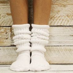 CUDDLY Hooter scrunch slouch socks white 10 -13 larger foot | Hooters socks | cotton sock 90s 80s – Catherine Cole Atelier La Gear Sneakers, 90s Wedding, Dr Wardrobe, Socks Cotton, Slouch Socks, Fluffy Socks, Comfy Socks, Vintage Sneakers, Lace Socks