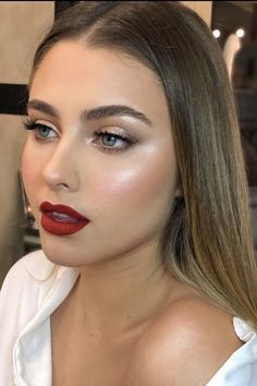 Bridal Makeup Red Lips, Red Lipstick Makeup Looks, Red Lipstick Looks, Red Lips Makeup Look, Drag Make-up, Red Lipstick Makeup, Red Dress Makeup, Formal Makeup, Red Lip Makeup