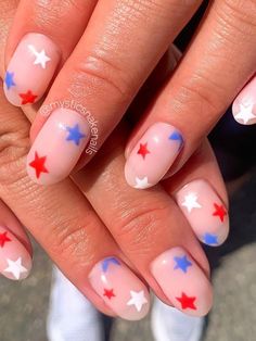 red, white, and blue star nails Easy Simple 4th Of July Nails, Natural 4th Of July Nails, Subtle America Nails, Modern 4th Of July Nails, Simple Fourth Of July Nails Short, 4th Of July Star Nails, American Themed Nails, Fourth Of July Nails Subtle, Neutral July 4th Nails