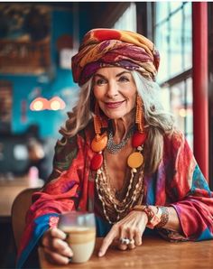 Grandma Fashion Style, Cool Old Lady, Old Lady Style, Advanced Style Boho, Old Lady Fashion, Mode Hippie