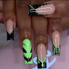 Simple Spooky Acrylic Nails, Disney Inspired Halloween Nails, Halloween Nails Scary Movie, Beatle Juice Nails Acrylic, Disney Spooky Nails, Green Halloween Nails Acrylic, Halloween Nails Inspiration, Fall Nails Design Ideas, Cartoon Nail Ideas