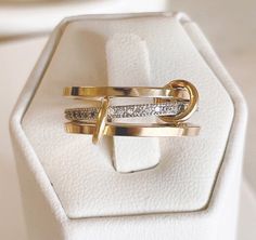 "14KGF Gold Multi Link Connected Ring, Chunky Gold Ring, Gold Ring Set, Eternity Statement Ring, Maximalist Ring, Interlocking Ring 1/20 14K Perfect Graduation Gift. Let me introduce our gold stone connected rings! *Two of 14k gold filled rings : 1.4mm square band. Stamped 14KGF mark   *One 925 silver eternity ring : 1.2mm full eternity ring. 925 mark * Connected with two thick O rings *Size Guide Please always provide your true size as all connected rings will be made one size bigger to true si Connected Rings, Silver Eternity Ring, Interlocking Rings, Interlocking Ring, Buying Gold, Full Eternity Ring, Bracelet Design, Gold Ring Sets, Gold Filled Ring