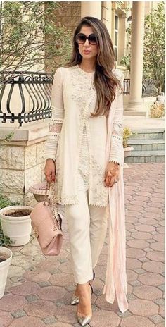 Pakistani Eid outfit by Shehla Chatoor. Pakistani Jacket Style Suit, Women Pakistani Suits, Cream Indian Outfit, Anarkali Color Combinations, Eid Clothes Pakistani, Pakistani Style Suits, Pakistani Eid Outfits, Eid Outfits Pakistani, Shehla Chatoor