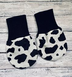 Cowboy Cowgirl Baby Mitts No Scratch  One size fits most 0-3 Mos Makes A Great Baby Shower Gift!! **Hand Wash Only Air Dry Only** **Never Leave Baby Unattended With Any Items** Gothic Baby, Country Cow, Cowgirl Baby, Toddler Beanie, Monster Toys, Baby Bandana Bibs, Western Girl, Cowboy Cowgirl, Cowboy And Cowgirl