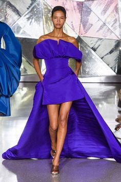 Christian Siriano Autumn/ Winter 2019 Ready-to-Wear Purple Lifestyle, Purple Clothing, Pant Suits, Classic Style Women, Christian Siriano, Fabulous Dresses, Fashion Fall, Runway Collection, Gorgeous Gowns