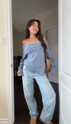 this sweater is so pretty!! Credits: @richellezz (on tiktok) - - fall outfit, autumn outfit, fall outfit aesthetic, autumn outfit aesthetic, outfit inspiration, back to school outfit inspo, outfit inspo, outfit aesthetic, university outfit aeshtetic, blue sweater, off the shoulder, off shoulder sweater, off shoulder top, blue sweater, off shoulder aesthetic Jeans And Sweaters Outfit, Off The Shoulder Sweater Oversized, Off Shoulder Tops Outfit, How To Style Off Shoulder Sweater, Jeans And Off Shoulder Top Outfit, Cute Outfits For Brown Hair, What Do I Wear Tomorrow, Off The Shoulder Top Sweater, Off Shoulder Sweater Outfit Aesthetic