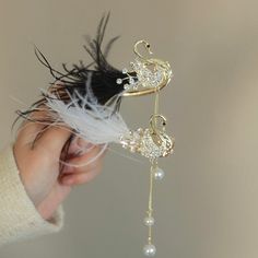 Swan Hairpin, the swan is inlaid with diamonds, super exquisite hair clips, black and white wearing styles are different, the hanging tassels are also very layered, the hair is simple and easy to use. Hanging Tassels, Swan Princess, Princess Hairstyles, Swan Lake, Black Swan, Hair Piece, Easy To Use, Hair Pins, Band Rings