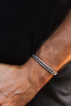 This elegant bracelet made of high-quality stainless steel impresses with its simple but striking design. The dense, interlocking links give the bracelet a robust yet elegant look that goes well with both casual and formal outfits. Perfect for men who are looking for understated and long-lasting jewelry. Details: Material: High-quality stainless steel, rust-proof and durable Surface: Shiny, polished look Length: 19 cm + 5 cm extension Bracelet width: 7 mm Closure: Secure snap fastener for easy handling with extension part Care: Easy to care for - simply clean with a soft cloth to maintain the shine This bracelet is the ideal everyday accessory and makes a great gift for someone special or to add to your own jewelry collection. Why stainless steel? Not only does stainless steel offer excell Men’s Bracelet, S Bracelet, Jewelry Details, Formal Outfits, Men's Bracelet, Elegant Bracelet, Snap Fasteners, Bracelet For Men, Everyday Accessories