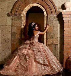 Rose Gold Quinceanera Dresses With Bow, Rose Gold Ball Gown, Rose Gold Quinceanera Dresses, Rose Gold Prom, Prom Dress Sparkly, Rose Gold Quince, Gold Ball Gown, Rose Gold Prom Dress, Rose Gold Quinceanera