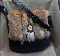 Cuir de buffle et renard (2) Repurposed Purse, Camel Leather Bag, Leather Medicine Bag, Fur Handbags, Fur Coat Vintage, Fur Bag, Vintage Fur, Handmade Handbags, Velvet Lace