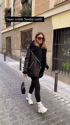 Winter Outfits 2023 Street Style, Zara Outfit 2024 Winter, Zara Outfit 2023 Autumn, Zara Outfit 2023 Winter, Double Faced Jacket Outfit, Normcore Outfits, Nyc Winter Outfits, Leather Jacket Outfits, Mode Casual