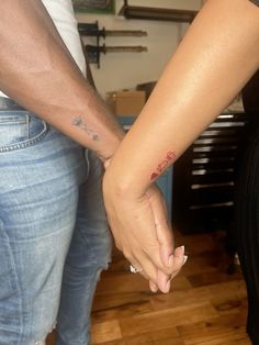 king and queen Tattoos To Match With Boyfriend, Small Boyfriend And Girlfriend Tattoos, Soul Tie Matching Tattoo, Tattoo Ideas To Get For Your Boyfriend, Matching Tats With Boyfriend, Couple Matching Small Tattoos, Small Cute Couple Tattoos, Cute Couple Tattoos Unique Meaningful, Matching Significant Other Tattoos