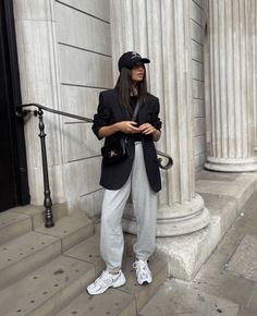 9+ Trendy, Yet Cozy Grey Sweatpants Outfits To Wear | Le Chic Street Black Blazer 2023 Outfit, Athletic Blazer Outfit, Athleisure Blazer Outfit, Baseball Hat Blazer Outfit, Black Blazer Outfit Street Styles, Sweats With Blazer Outfit, Grey And Black Outfits Casual, Sport Blazer Women Outfit, Blazer Hat Outfit