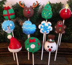 there are many christmas cake pops on the stick