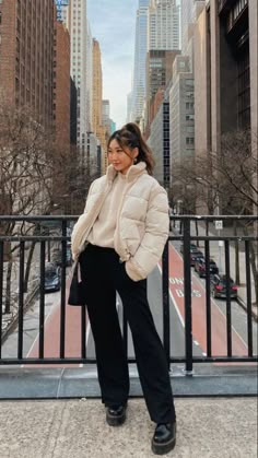 Europe Winter Outfits, Japan Outfit Winter, Winter Inspo Outfits, Utah Outfits, Puffer Outfit, Korean Winter Outfits, Winter Jacket Outfits, Trip Photos