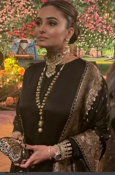 Simple Dress With Heavy Jewellery, Bridal Dresses Pakistan, Pakistani Wedding Outfits, Casual Indian Fashion, Salwar Kamiz, Dress Design Patterns, Pakistani Bridal Dresses, Designer Party Wear Dresses, Boutique Dress Designs