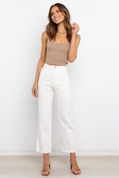 Neutral Wardrobe, Petal And Pup, Young Women Fashion, Denim Fashion, Spring Outfits, White Jeans