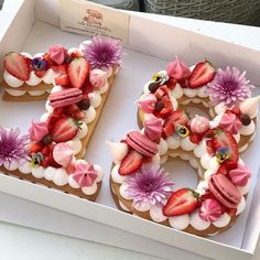 the number 50 is made out of cookies and decorated with strawberries, flowers and leaves