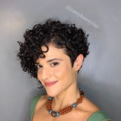 Short Curly Hair With Bangs, 3b Hair, Wavy Pixie Cut, Asymmetrical Pixie Cuts, Curly Pixie Hairstyles, Curly Pixie Haircuts, Pixie Cut With Bangs, Asymmetrical Pixie, Curly Pixie Cuts