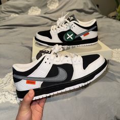 Size 6.5 Mens, 8 Womens White/Black- Safety Orange Reflective Nike Swoosh And Tongue. Comes With Two Extra Laces And Original Packaging. 100% New, Box In Excellent Condition. Stockx Verified With Tag. Selling Because It’s Too Small. I Recommend To Size Up Half A Size. Nike Travis Scott, Air Max 90 Leather, Nike Kicks, White Nike Shoes, Black And White Nikes, Nike Sb Dunk Low, Green Sneakers, Sb Dunk Low, Nike Sb Dunks Low