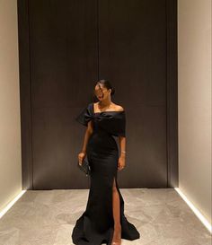 Long Elegant Formal Dresses, Gala Black Dresses Elegant, Dresses To Wear To A Wedding Modest, Modest Black Evening Gown, Modest Glam Dress, Black Tie Black Women, Classy Dinner Dresses Long, Black Evening Dresses Elegant Classy, Dresses To Wear To A Wedding 2023