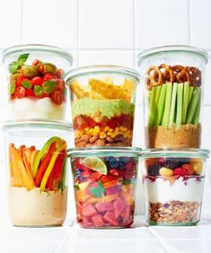 6 Snacks In A Jar That Will Become Your New Obsession Snacks In A Jar, Mason Jar Snacks, Mason Jar Lunch, Resep Diet, Mason Jar Salad, Mason Jar Meals, Easy Snack Recipes, Meals In A Jar