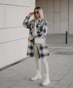 Shacket Outfit Women Winter, Shacket Outfit, Boho Winter Outfits, Outfit Botas, Snow Outfit, Winter Outfit Inspiration, Elegante Casual, Winter Outfits For Work