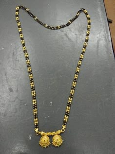 Long Nallapusalu, Black Bead Jewelry, Black Beads Chains, Gold Mala, Necklace Designs Gold, Plain Gold Bangles, Simple Gold Jewelry, Simple Necklace Designs, Jewelry Necklace Simple