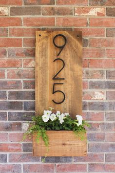 Do It Yourself Decoration, House Numbers Diy, Koti Diy, Diy Projektit, Farmhouse Side Table, Modern House Number, Diy Holz, Décor Diy, Decor Minimalist