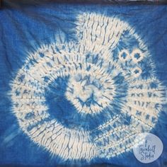 a blue and white tie - dyed piece of cloth with an intricate design on it