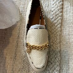 Size 6 Never Worn. Snakeprint Detail And The Shoe Color Leans A Cream White. Beautiful For The Summer. Other Shoe Is Wrapped In Protective Packaging. Tory Burch Sandpiper, Tory Burch Minnie Flats, Tory Burch Pumps, Tory Burch Espadrilles, Navy Pumps, Tory Burch Flip Flops, Ivory Heels, Floral Flip Flops, Rope Sandals