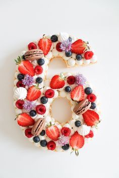 Le blog pâtisserie de CélineLes Yeux Grognons Meringue Number Cake, Number Cake Genoise, Number Cake Fruits Rouges, Number Cake Fruit, Fruit Cookie Cake, Number Cake 2, Number 2 Birthday Cake, Number Cake Ideas, Cake Numbers