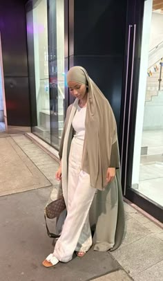 Hijabi Pants Outfits, Hijab Outfit Summer, Holiday Fits, Abaya Outfit, Outfit Modest