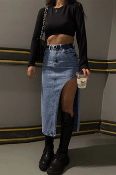 Atualize seu estilo: Saia Midi Tendência Saia Midi Jeans Midi 								Look Saia Midi Jeans, Como Usar Saia Midi Jeans, Look Saia Midi, Saia Midi Jeans, Saia Midi Jeans Look Trendy Straight Leg Denim Skirt, Denim Skirt Women, Denim Patterns, Denim Maxi Skirt, Moda Vintage, Skirt Women, Jeans Rock, Dress Zipper