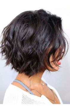 Volumizing Medium Length Haircut, Short Bobs, Popular Haircuts, Hair Styles 2017, Penteado Cabelo Curto, Short Hairstyle, Haircut For Thick Hair, Short Haircut, Short Hair With Layers