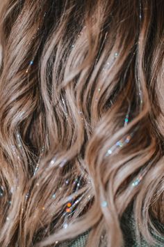 Experience a glamo-riffic boost with Hair Tinsel ✨ Simple for us to install and soooo many colors to choose from, it's easy to find the shades that'll make your locks stand out! TEXT 580-327-3467 to Book your Appointment* Tinsel is currently is coupon exemptWhat is Hair Tinsel?Tinsel hair is a temporary and subtle way to add color to your hair without committing to a dye job or highlights. Whats Included in the Appointment?$15 Includes Your Color Choice of 3 Strands of Tinsel + Installation Bead Taylor Concert, Hair Glam, Hair Tinsel, Taylor Swift Tour, Taylor Swift Tour Outfits, Fairy Hair, Swift Tour, Eras Tour Outfit, Eras Tour Outfits