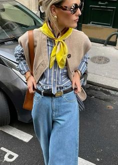 Spring Summer Fashion 2024, Layered Spring Outfits, April Fits, Fashion Layering, Portuguese Style, Colorful Scarves, Jeans Trend, Denim On Denim