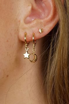 Small Gold Hoop Earrings, Dermal Piercing, Bar Stud Earrings, Winter Trends, Opal Earrings, Purple Wedding, Simple Earrings, Pretty Jewellery, Ear Jewelry