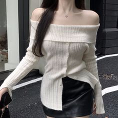 Style: Sexy Fit: Slim Fabric: Jersey Pattern: Solid Element: Button Top Length: Short Neckline: Off Shoulder Sleeve Type: Regular Sleeve Length: Long Sleeve Main Composition: Polyester Season: Fall/Winter White Knit Sweater, Off Shoulder Sweater, Jeans Casual, Ribbed Knit Sweater, Looks Chic, Feminine Outfit, 가을 패션, Spice Girls, Korean Outfits